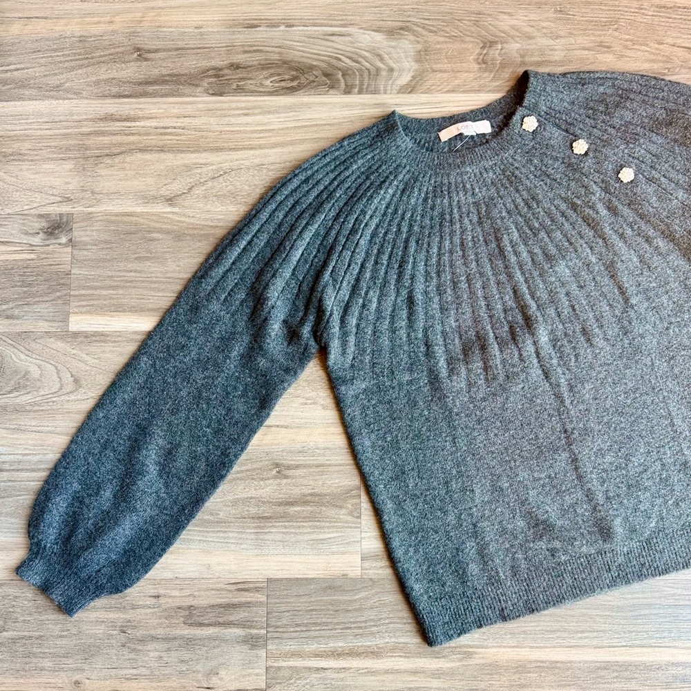 LOFT Ribbed Crewneck Sweater Shoulder Button Detail Gray‎ Medium - Picture 7 of 13